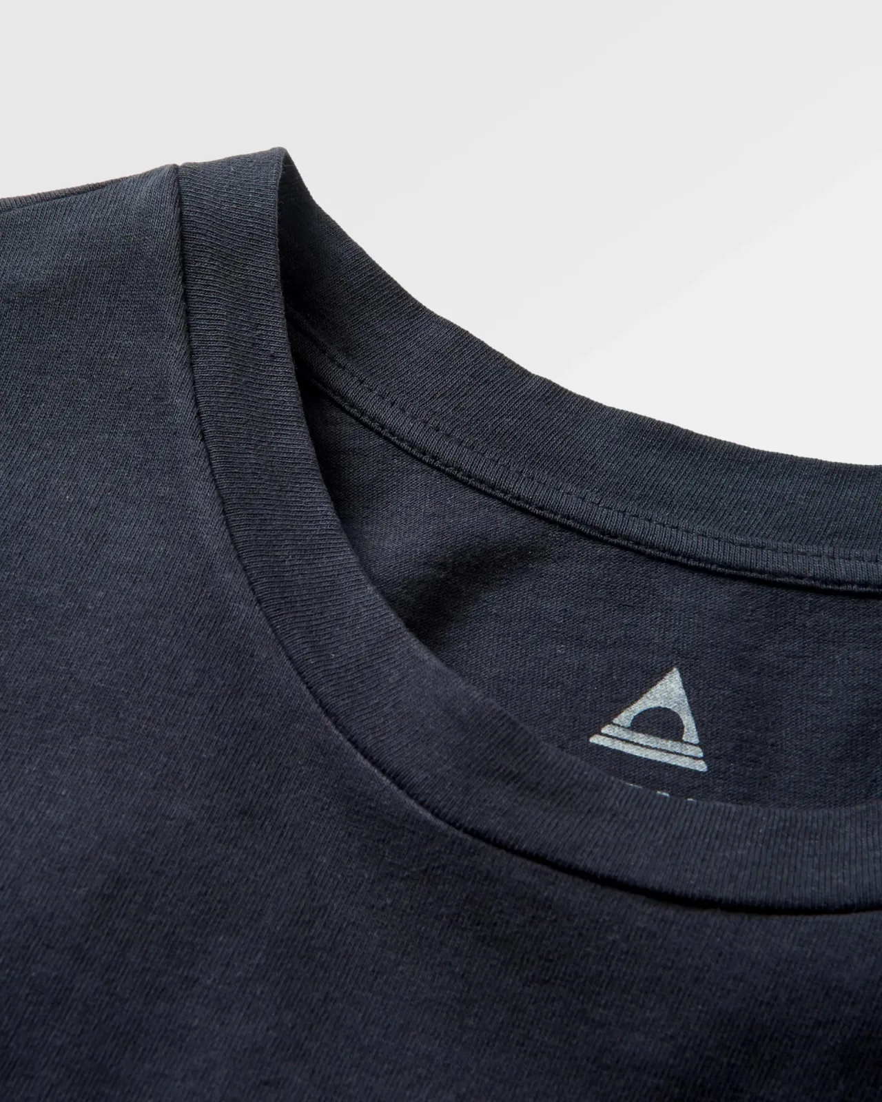 friday_collective_recyceltes_baumwolltshirt__schwarz_7.webp Outlet Friday Collective Recyceltes Baumwoll-T-Shirt - Damen Oberteile & T-shirts