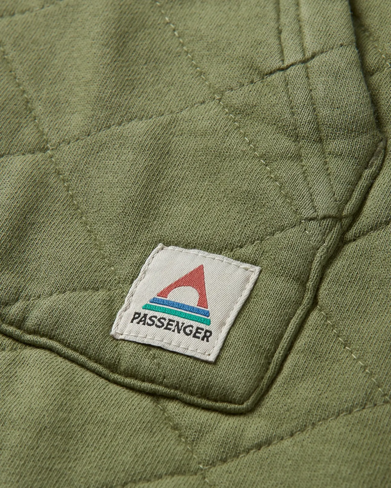 getaway_recycelte_gesteppte_kapuzenjacke_mit_reiverschluss__khaki_7.webp Shop Getaway Recycelte Gesteppte Kapuzenjacke mit Reißverschluss - Damen Kapuzenpullover & Sweatshirts