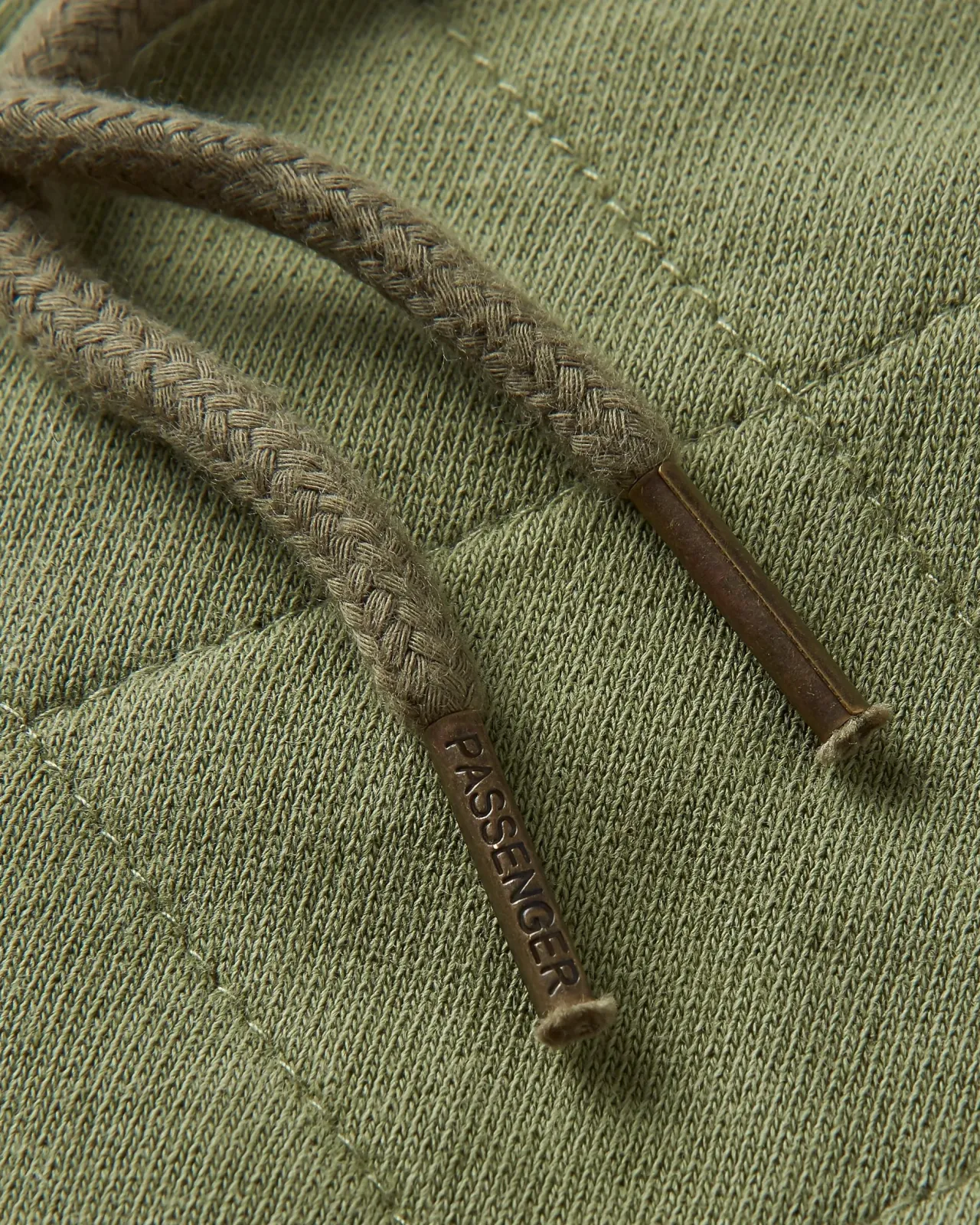 getaway_recycelte_gesteppte_kapuzenjacke_mit_reiverschluss__khaki_9.webp Shop Getaway Recycelte Gesteppte Kapuzenjacke mit Reißverschluss - Damen Kapuzenpullover & Sweatshirts