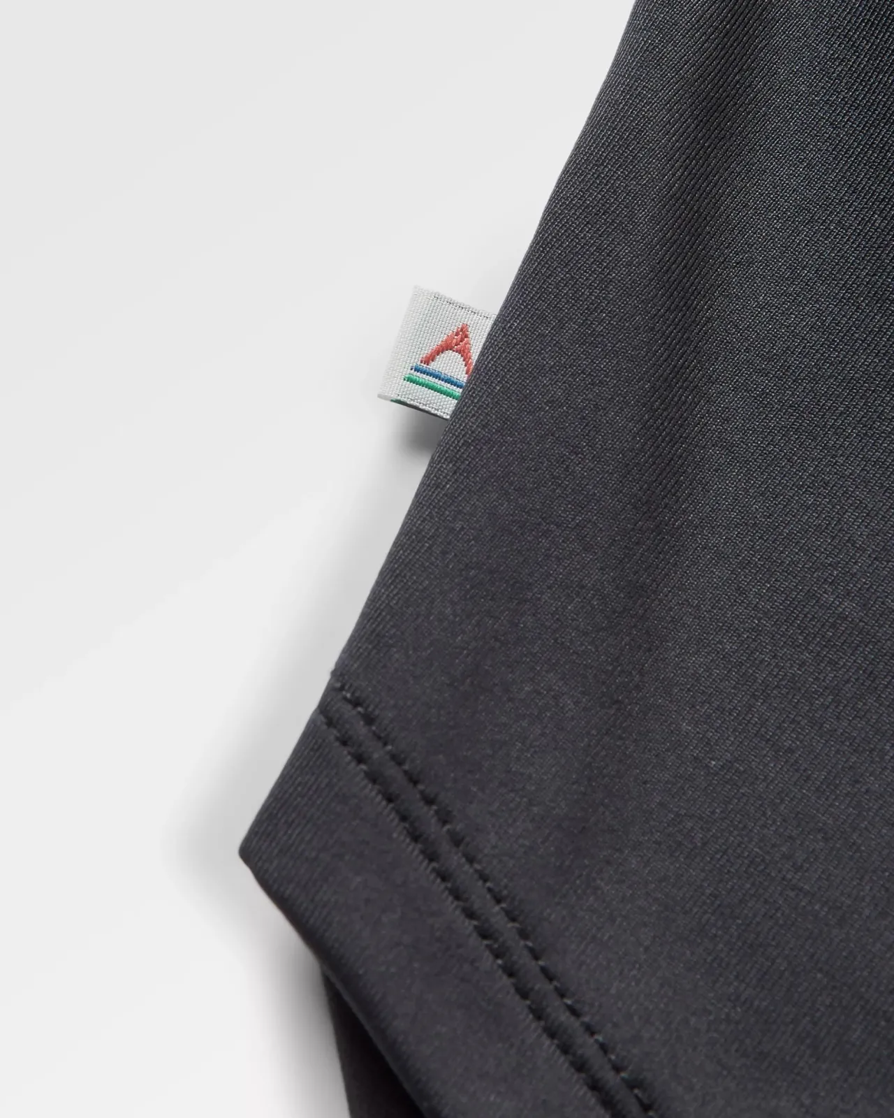 hatha_recyceltes_aktivtop__schwarz_4.webp Clearance Hatha Recyceltes Aktiv-Top - Damen Oberteile