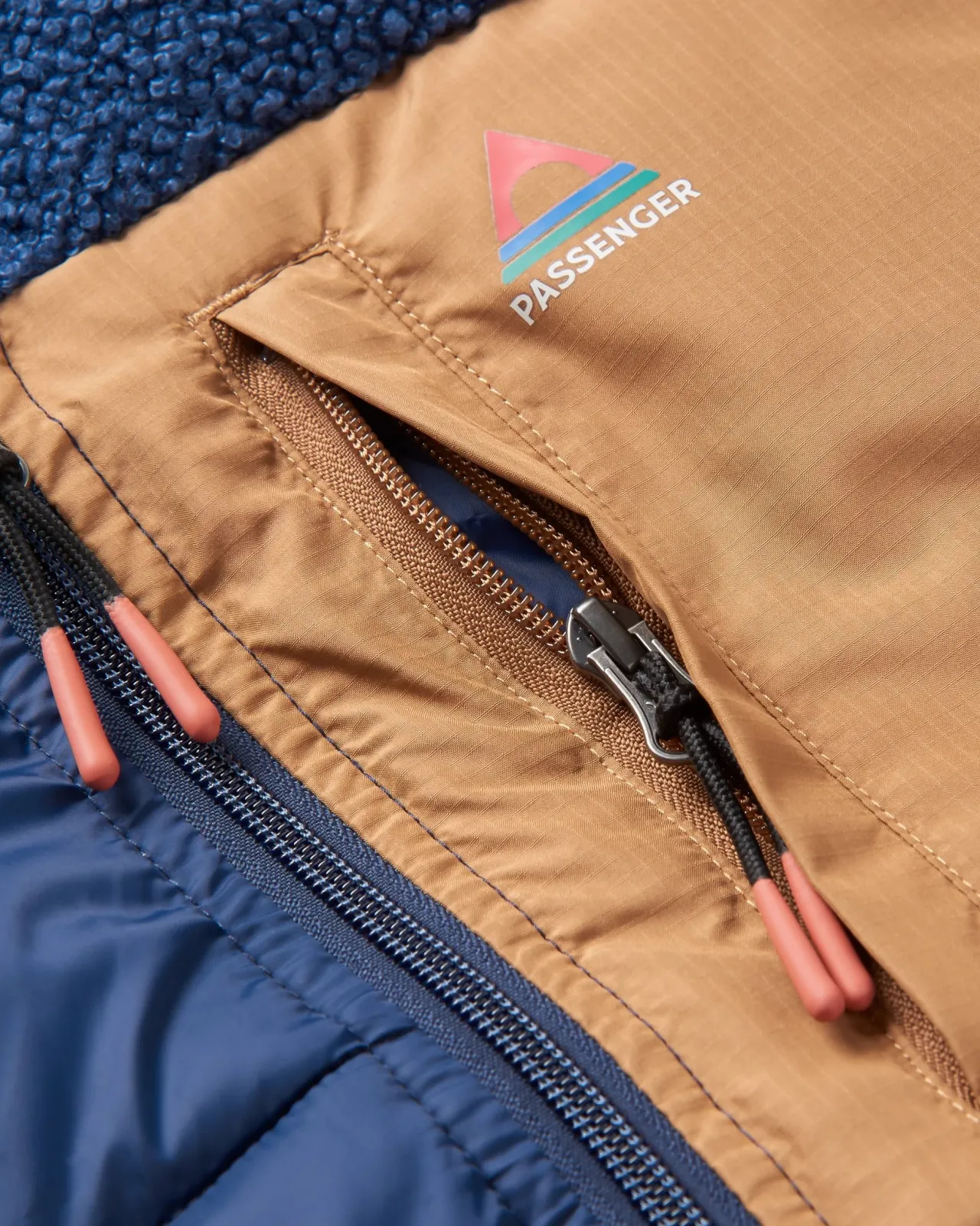 Store Journey Recycelte Isolierjacke - Sattes Marineblau/Dunkles Denim Herren Isoliert