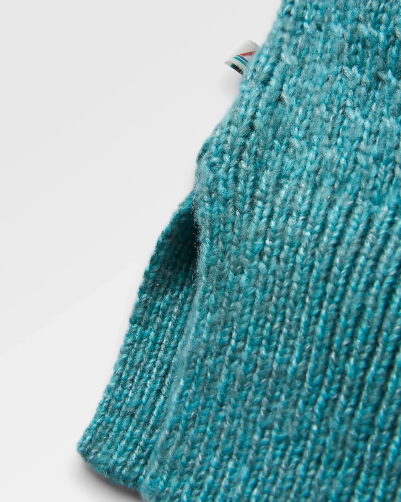 juniper_recycelter_gestrickter_pullover__arktis_4.webp Outlet Juniper Recycelter Gestrickter Pullover - Damen Strickwaren