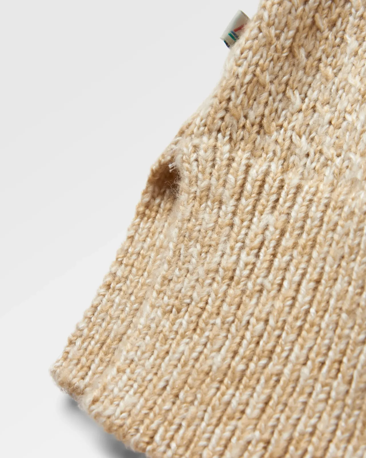 juniper_recycelter_gestrickter_pullover__biskuit_3.webp Fashion Juniper Recycelter Gestrickter Pullover - Damen Strickwaren