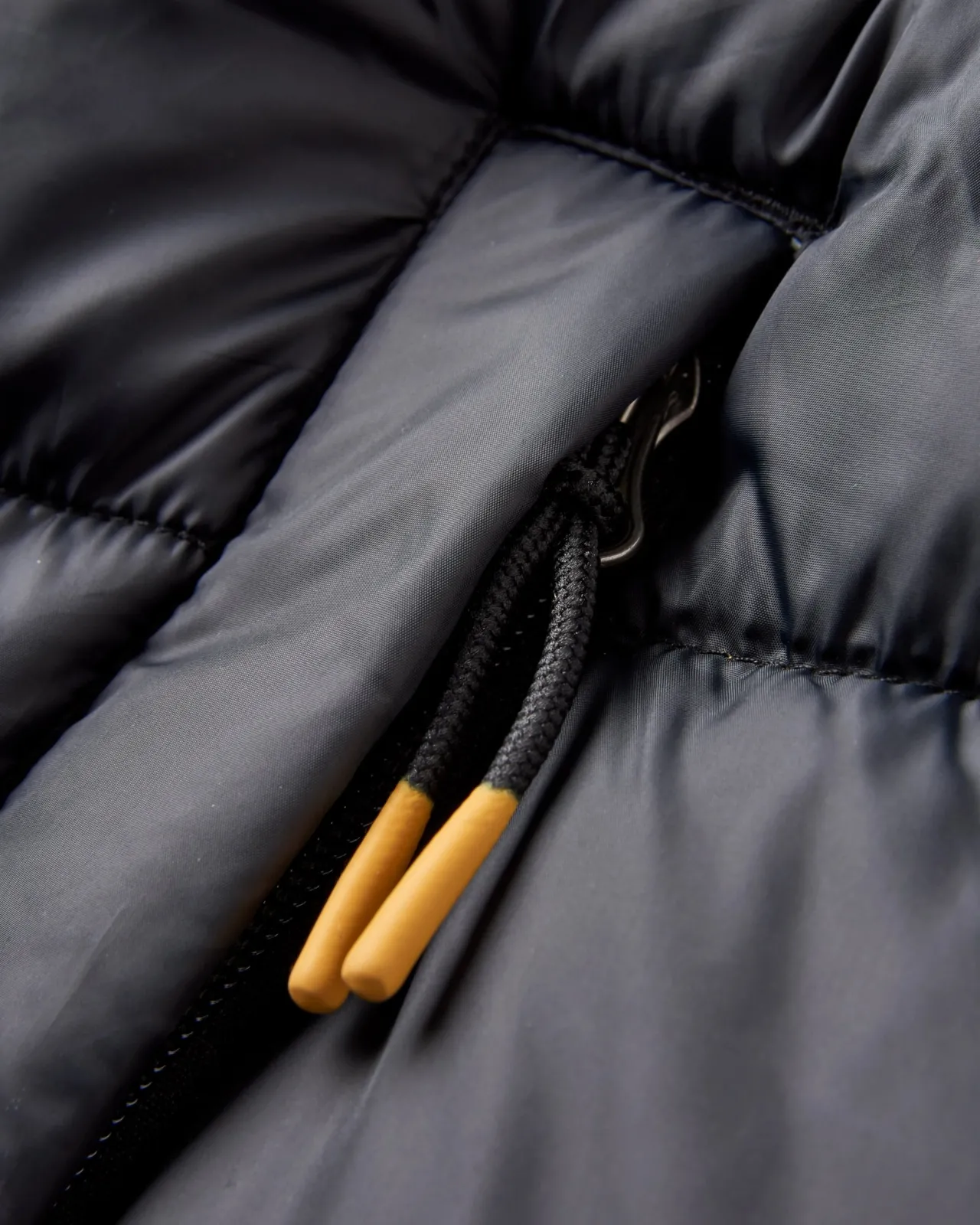 kai_recycelte_isolierjacke__schwarz_7.webp Fashion Kai Recycelte Isolierjacke - Damen Isoliert