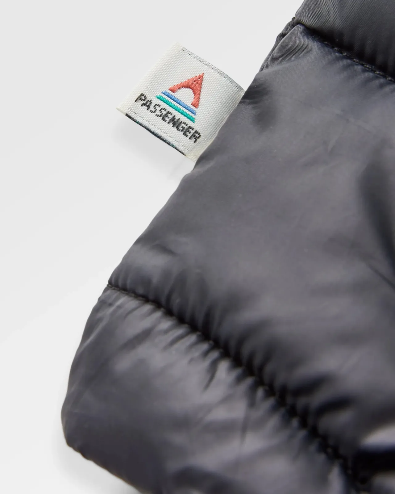 kai_recycelte_isolierjacke__schwarz_8.webp Fashion Kai Recycelte Isolierjacke - Damen Isoliert