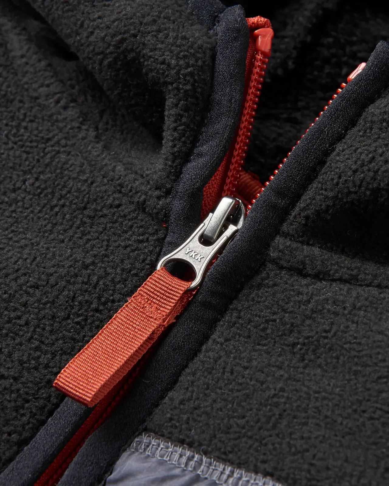 loch_recyceltes_polarfleece_mit_kapuze__schwarz_6.webp Hot Loch Recyceltes Polarfleece mit Kapuze - Herren Fleece | Fleece