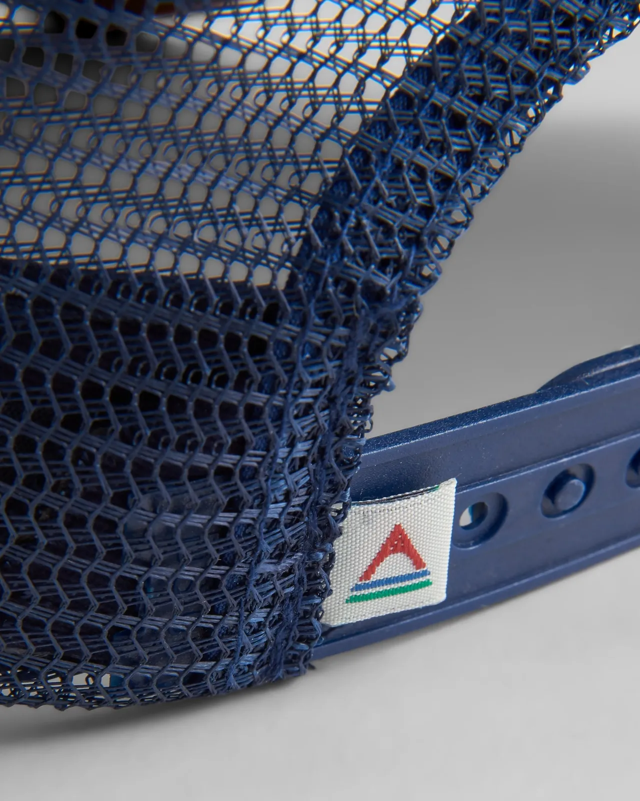 made_to_roam_trucker_kappe__sattes_marineblaugummi_6.webp Outlet Made To Roam Trucker Kappe - Sattes Marineblau/Gummi Herren Kappen & Hüte | Kappen & Hüte