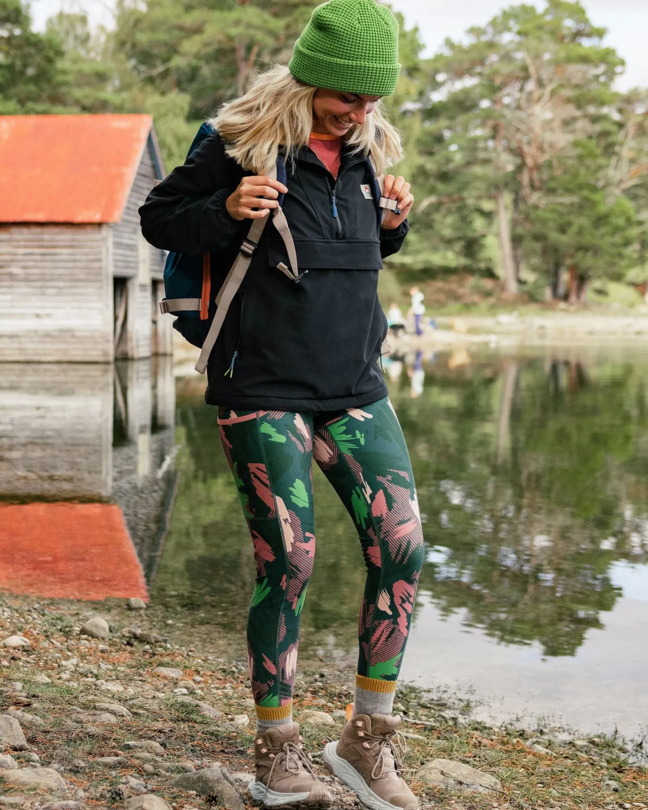 mantra_recycelte_aktiv_leggings__abstrakte_bergtanne_5.webp Clearance Mantra Recycelte Aktiv Leggings - Abstrakte Bergtanne Damen Leggings | Latzhosen & Hosen