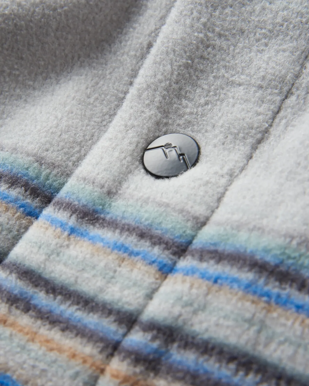 maple_recyceltes_polarfleecehemd__stahlgrau_gestreift_2.webp Outlet Maple Recyceltes Polar-Fleece-Hemd - Stahlgrau gestreift Herren Hemden | Fleece