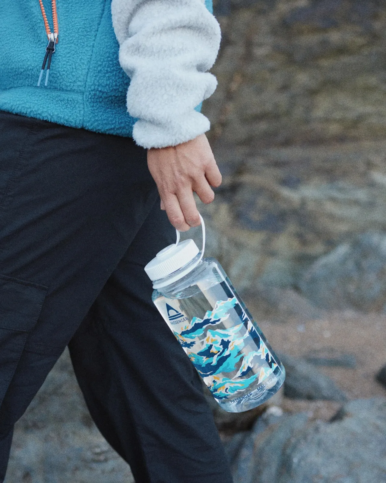 nalgene_l_wide_mouth_water_bottle__winter_mountains_2.webp Best Nalgene 1L Wide Mouth Water Bottle - Winter Mountains Outdoor Küchenutensilien