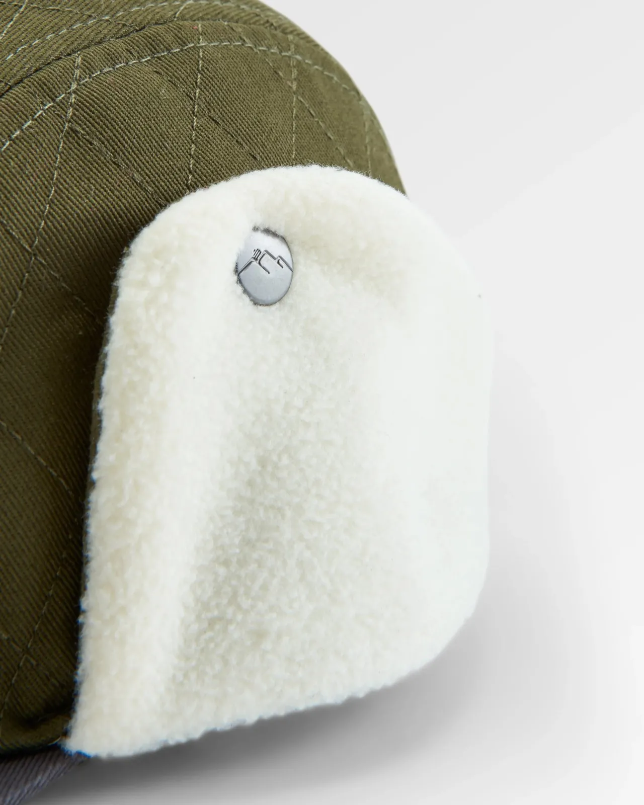 nightfall_recycelte_polar_fleece_geftterte_mtze__staubiges_olivengrn_7.webp Sale Nightfall Recycelte Polar Fleece Gefütterte Mütze - Staubiges Olivengrün Herren Kappen & Hüte | Kappen & Hüte