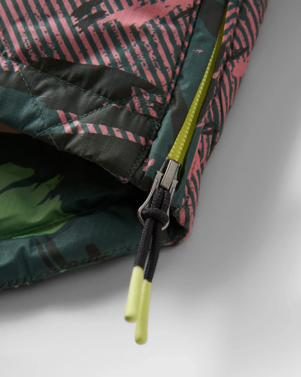 ocean_recycelte_isolierte__zip_jacke__abstrakte_bergtanne_9.webp Clearance Ocean recycelte isolierte 1/2 Zip Jacke - Abstrakte Bergtanne Damen Isoliert
