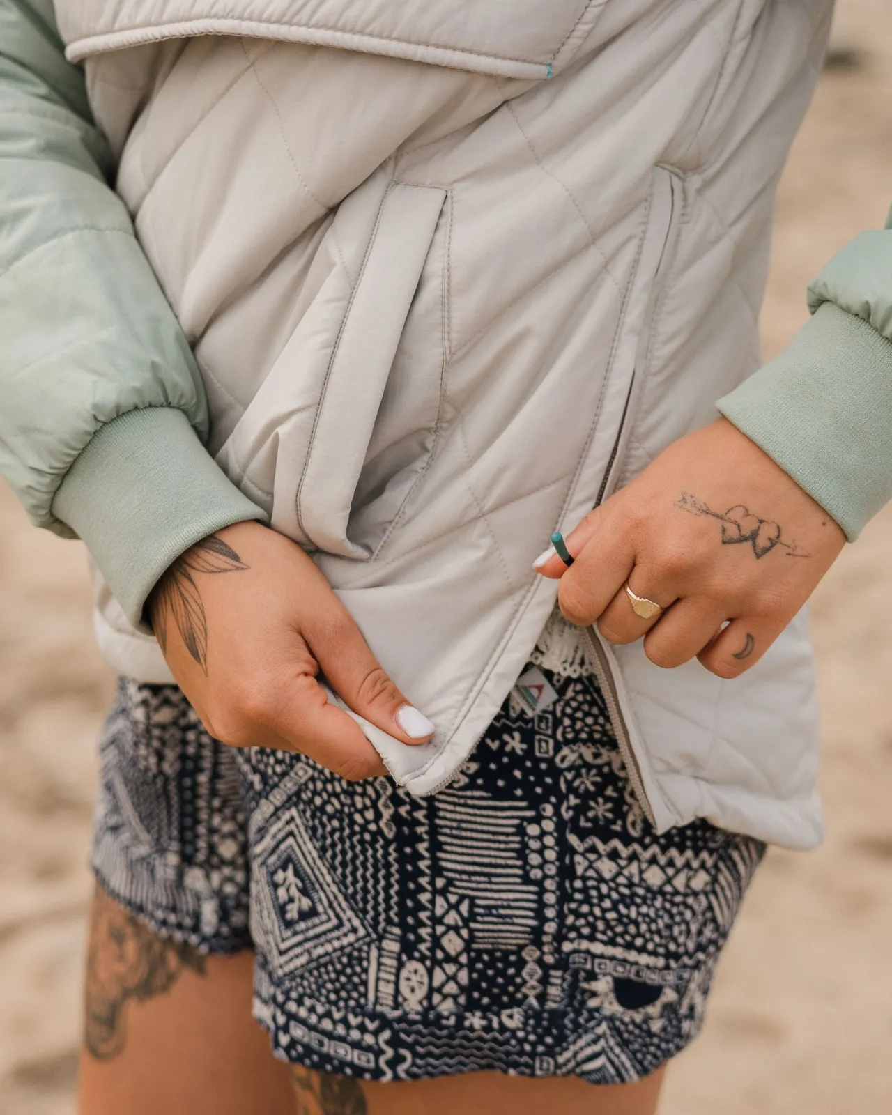 ocean_recycelte_isolierte__zip_jacke__kieselgrau_3.webp Fashion Ocean recycelte isolierte 1/2 Zip Jacke - Damen Isoliert