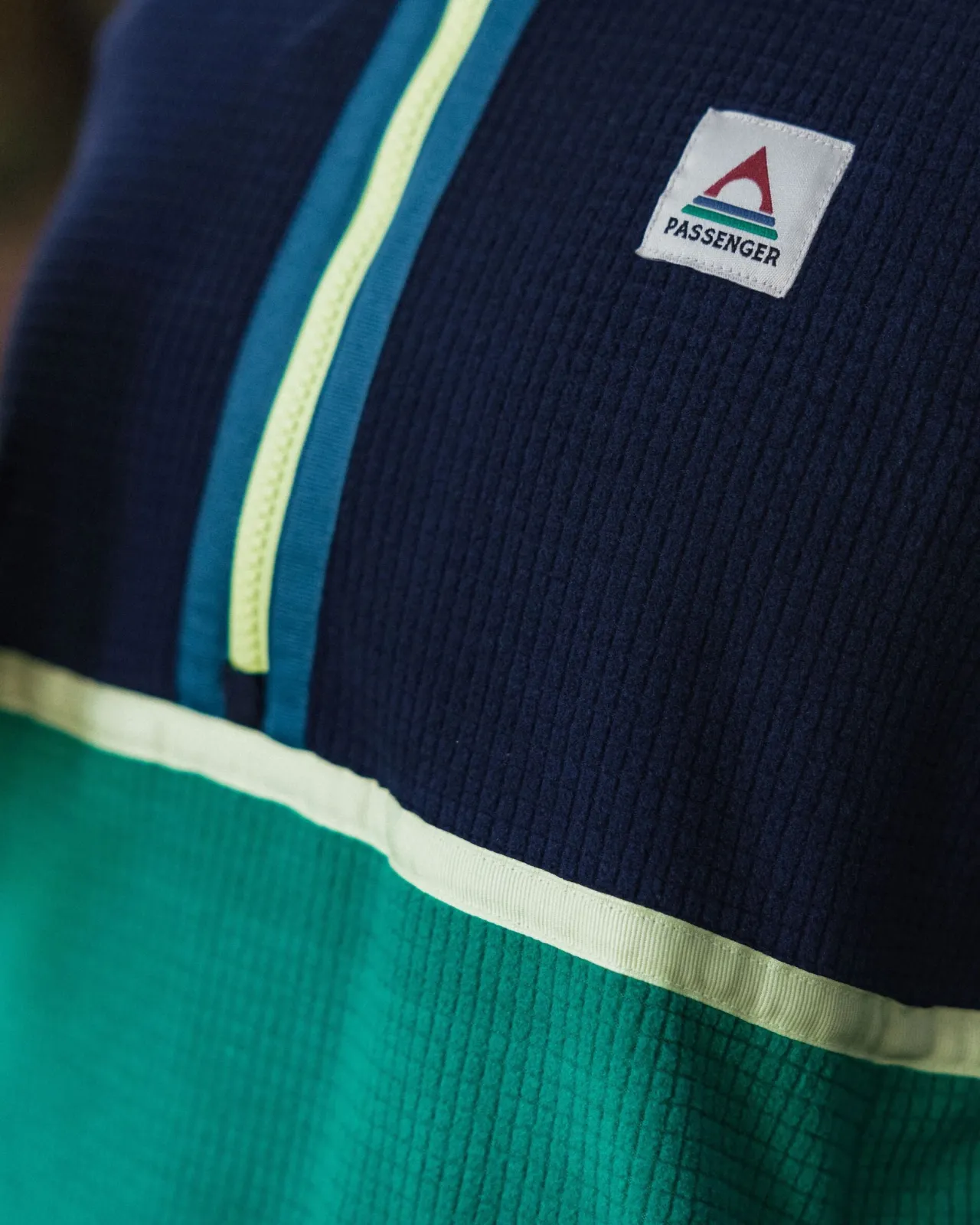 off_trail_recycelter_gridpolarfleece__sattes_marineblaugrner_see_5.webp Sale Off Trail recycelter Grid-Polarfleece - Sattes Marineblau/Grüner See Damen Oberteile