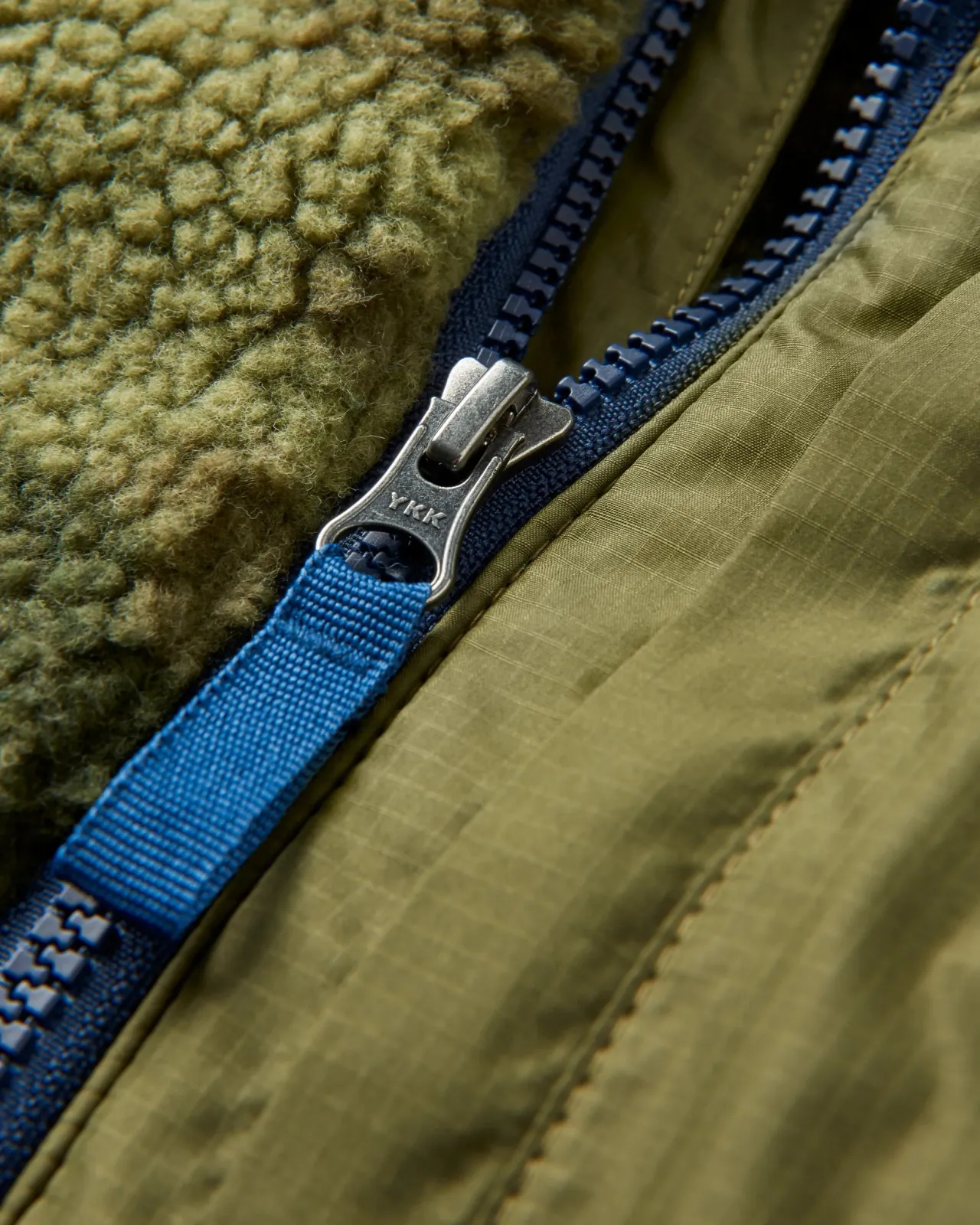 offroad_recycelter_sherpafleece_mit_halbem_reiverschluss__alpentarnung_khaki_5.webp Online Offroad Recycelter Sherpa-Fleece mit halbem Reißverschluss - Alpen-Tarnung Khaki Herren Fleece | Fleece