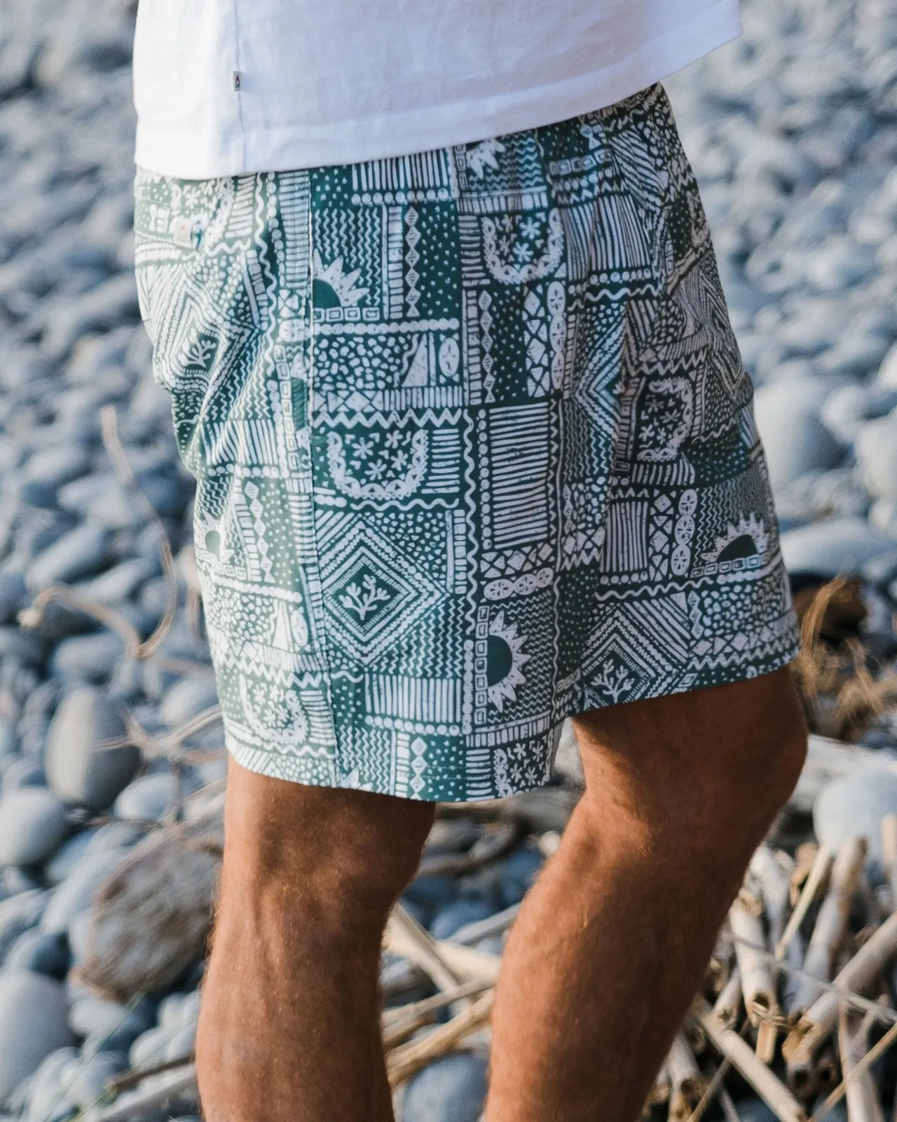 porto_recycelte_allzweckbadehose__vintage_patchwork_dunkler_wald_3.webp Outlet Porto recycelte Allzweck-Badehose - Vintage Patchwork Dunkler Wald Herren Kurze Hosen