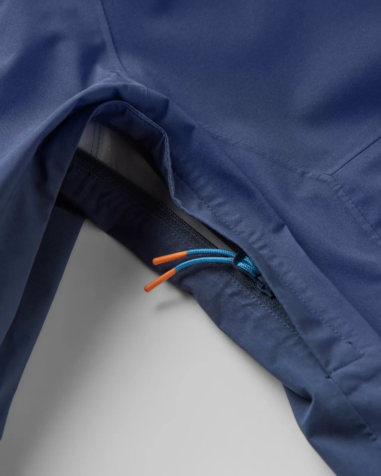 rainstorm_recycelte_wasserdichte_jacke__tiefes_marineblau_10.webp Sale Rainstorm recycelte wasserdichte Jacke - Tiefes Marineblau Damen Wasserdicht | Oberteile