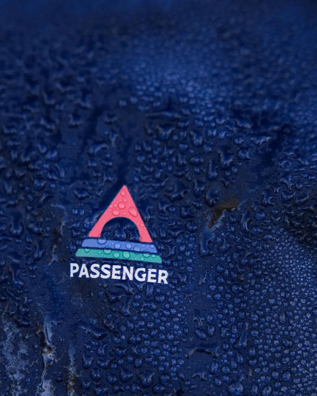 rainstorm_recycelte_wasserdichte_jacke__tiefes_marineblau_5.webp Sale Rainstorm recycelte wasserdichte Jacke - Tiefes Marineblau Damen Wasserdicht | Oberteile