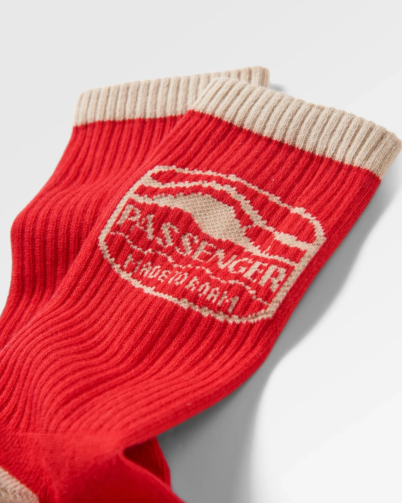 rambler_natrliche_mittelschwere_crewsocken__roter_ocker_4.webp Fashion Rambler Natürliche Mittelschwere Crew-Socken - Roter Ocker Damen Socken