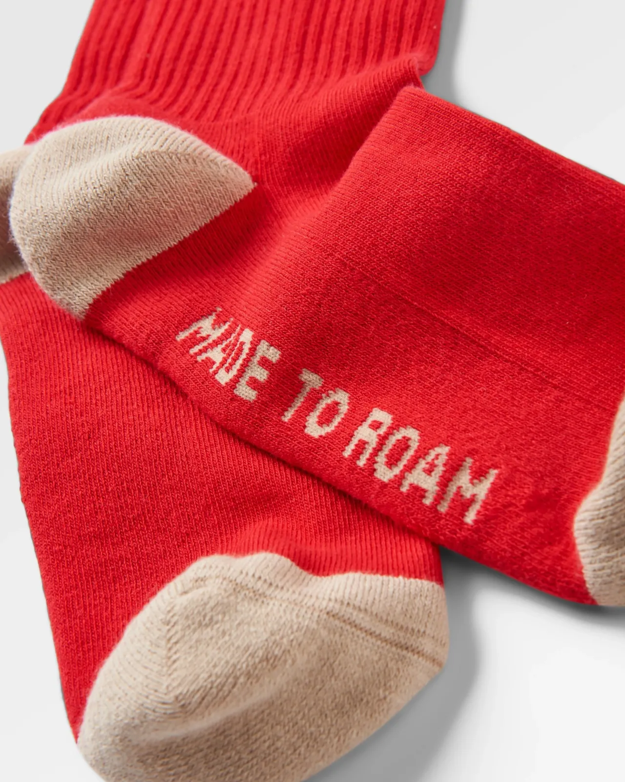 rambler_natrliche_mittelschwere_crewsocken__roter_ocker_5.webp Fashion Rambler Natürliche Mittelschwere Crew-Socken - Roter Ocker Damen Socken