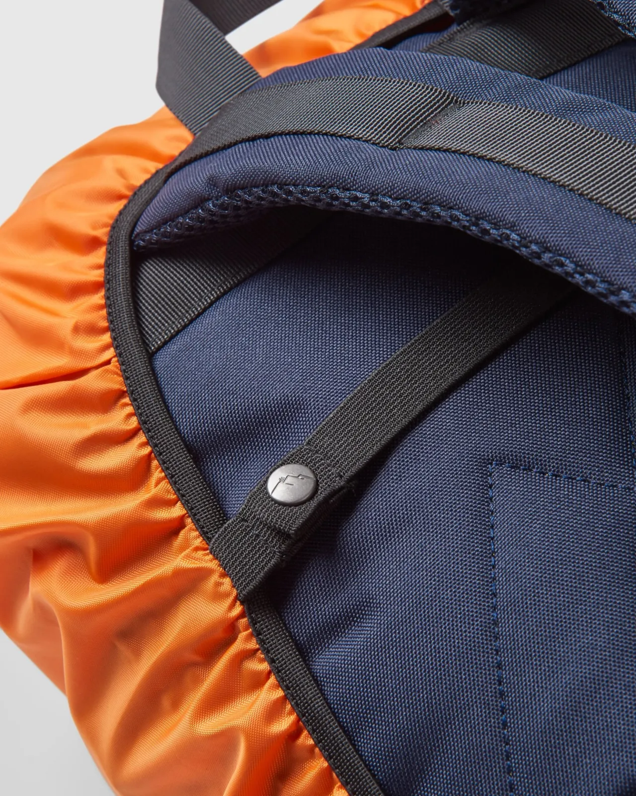 recycelte_wasserdichte_rucksackhlle_l__sonnenaufgang_orange_3.webp Flash Sale Recycelte wasserdichte Rucksackhülle (18-35L) - Sonnenaufgang Orange Rucksäcke | Rucksäcke & Taschen