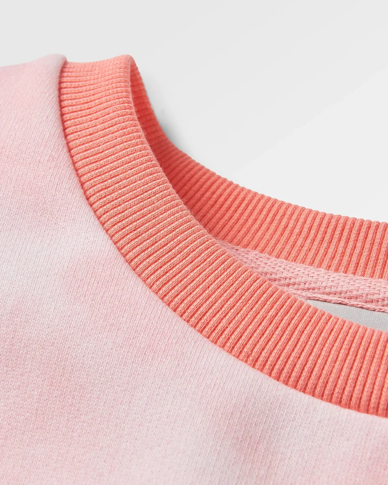 rediscover_biobaulwoll_sweatshirt__batike_muschelrosa_2.webp Best Sale Rediscover Bio-Baulwoll Sweatshirt - Batike Muschelrosa Damen Kapuzenpullover & Sweatshirts