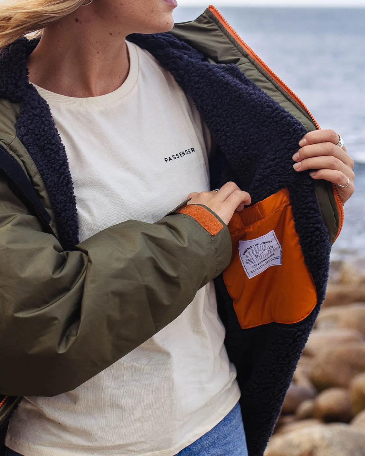 roaming_recycelter_sherpasurfponcho__schwarz_khaki_22.webp Cheap Roaming recycelter Sherpa-Surfponcho - Schwarz/ Khaki Surf-ponchos | Surf-ponchos