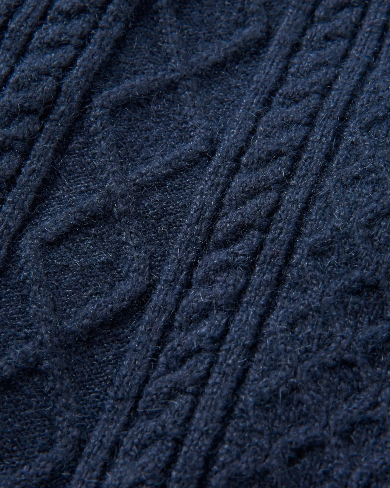 sandbar_kabelstrickpullover__tiefes_marineblau_2.webp Fashion Sandbar Kabelstrickpullover - Tiefes Marineblau Herren Strickwaren