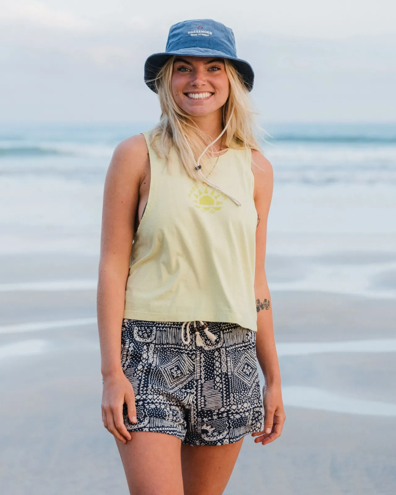 Shop Santosa Gewebte Shorts - Vintage Patchwork Marineblau Damen Kurze Hosen
