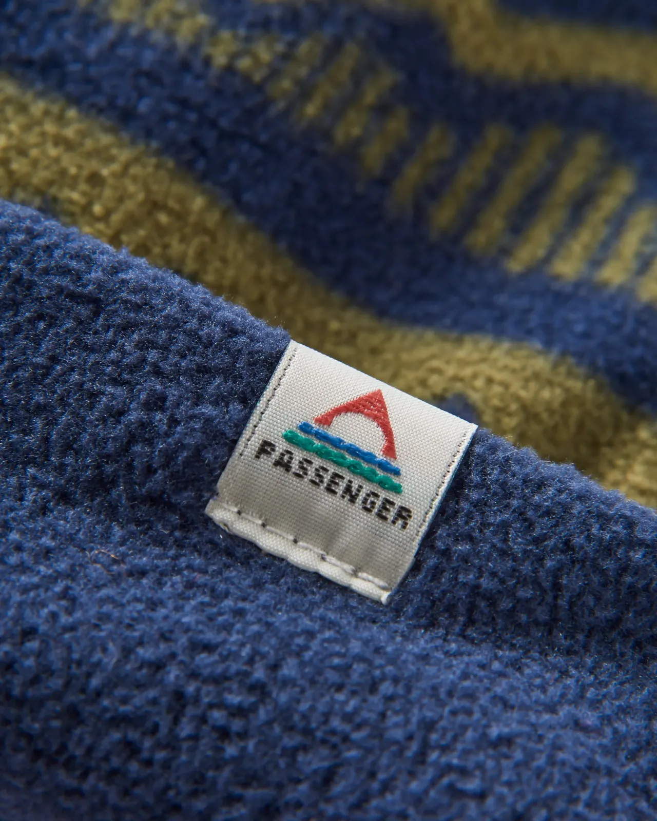 set_off_recycelte_polarfleece_mtze__berg_geo_khakireiches_marineblau_2.webp Store Set Off Recycelte Polarfleece Mütze - Berg Geo Khaki/Reiches Marineblau Herren Mützen | Accessoires