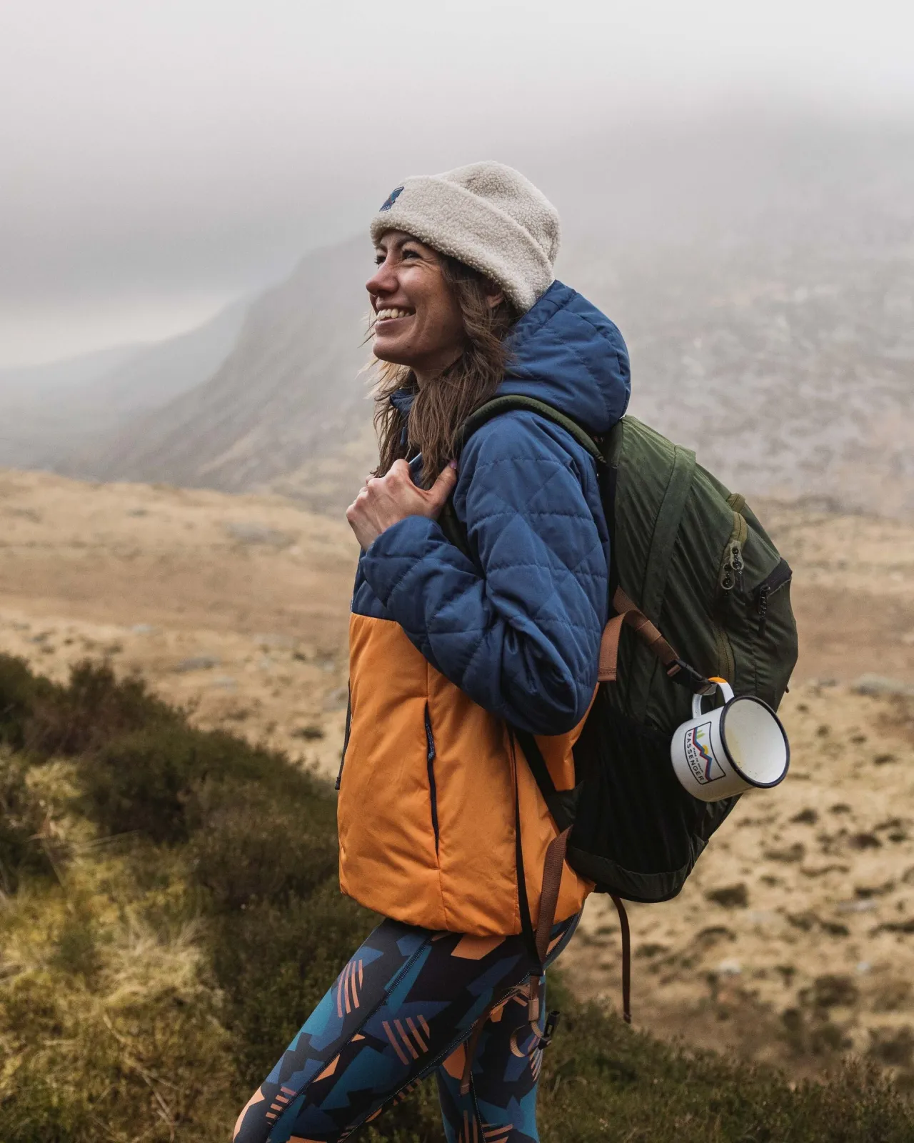 Outlet Singletrack Recycelte Thermore®-Isolierjacke - Dunkelblau/Aprikose Damen Jacken