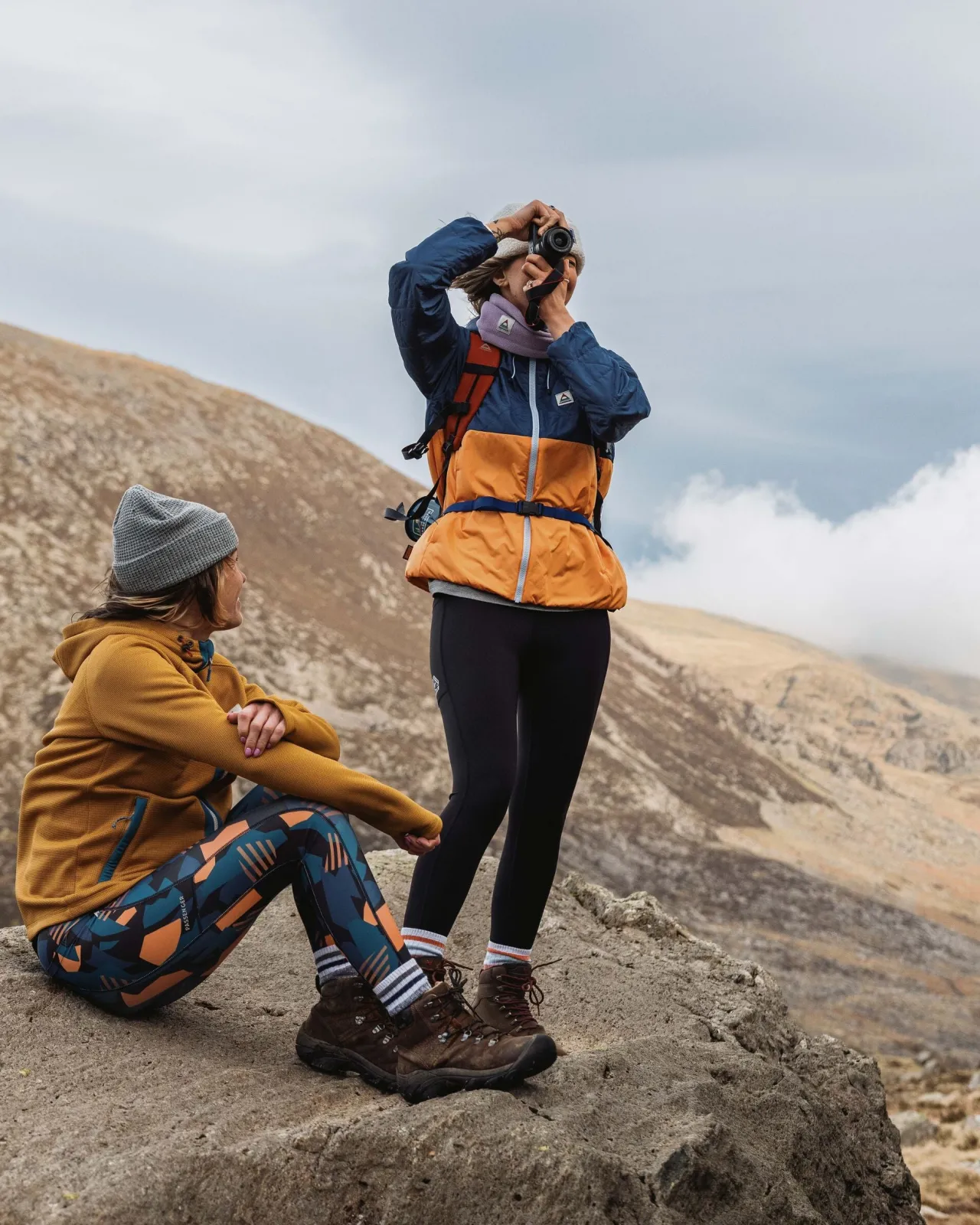 singletrack_recycelte_thermoreisolierjacke__dunkelblauaprikose_5.webp Outlet Singletrack Recycelte Thermore®-Isolierjacke - Dunkelblau/Aprikose Damen Jacken