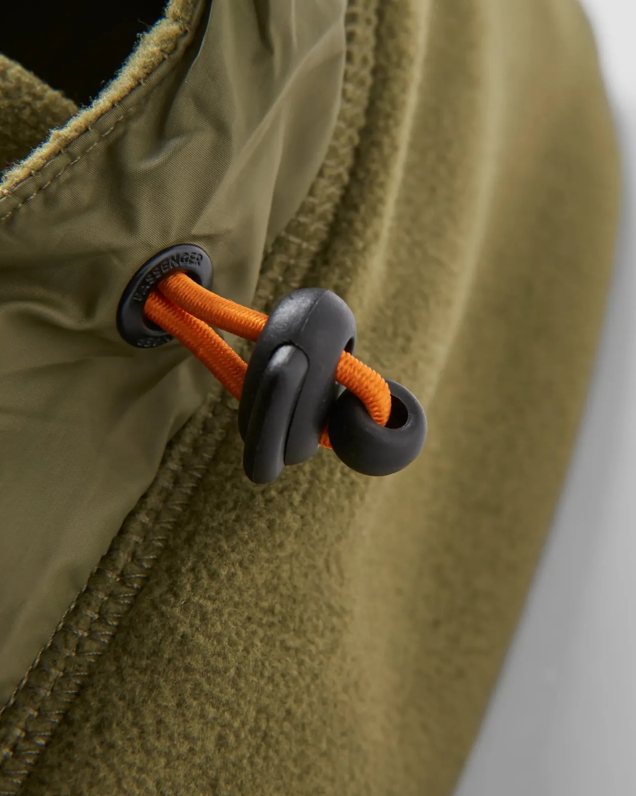 snow_lodge_recyceltes_polarfleecekapuzenoberteil__khaki_2.webp Shop Snow Lodge recyceltes Polar-Fleece-Kapuzenoberteil - Herren Schals | Schals