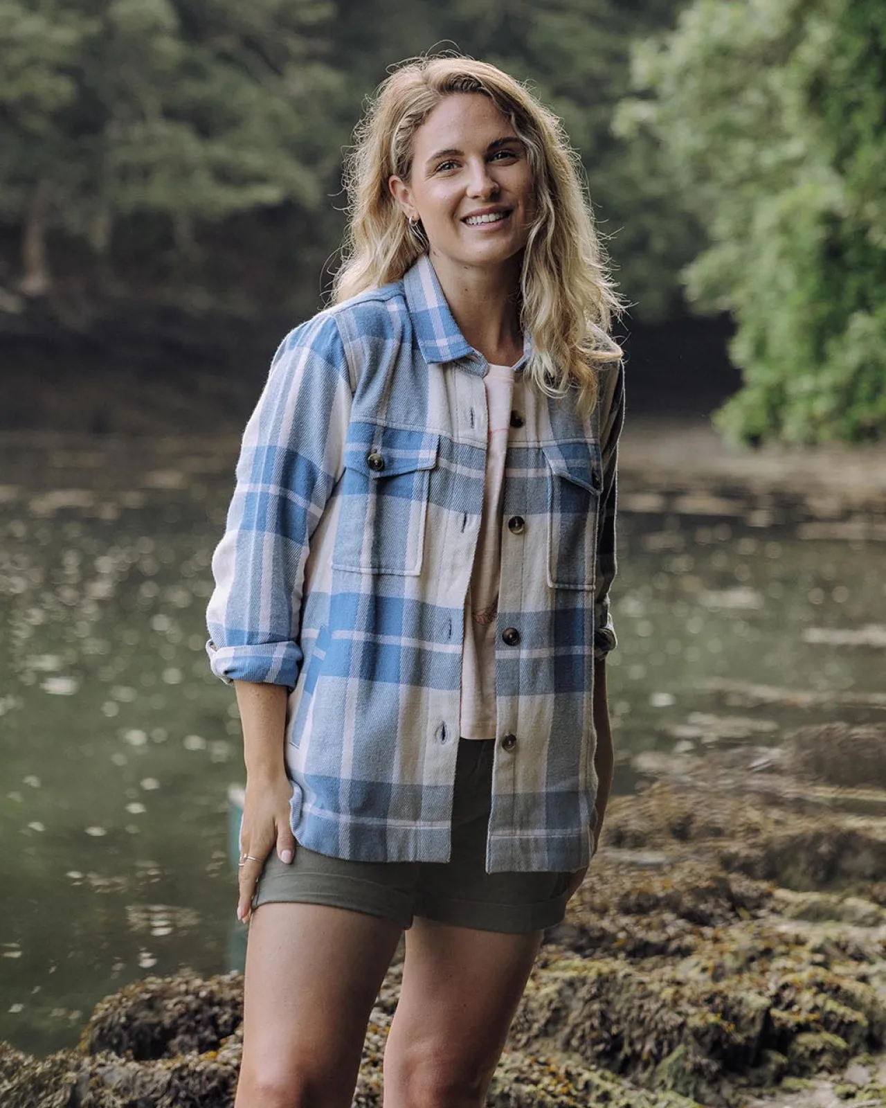 stella_biobaumwolllangarmshirt__provinz_blau_karo_3.webp Best Stella Bio-Baumwoll-Langarmshirt - Provinz Blau Karo Damen Hemden
