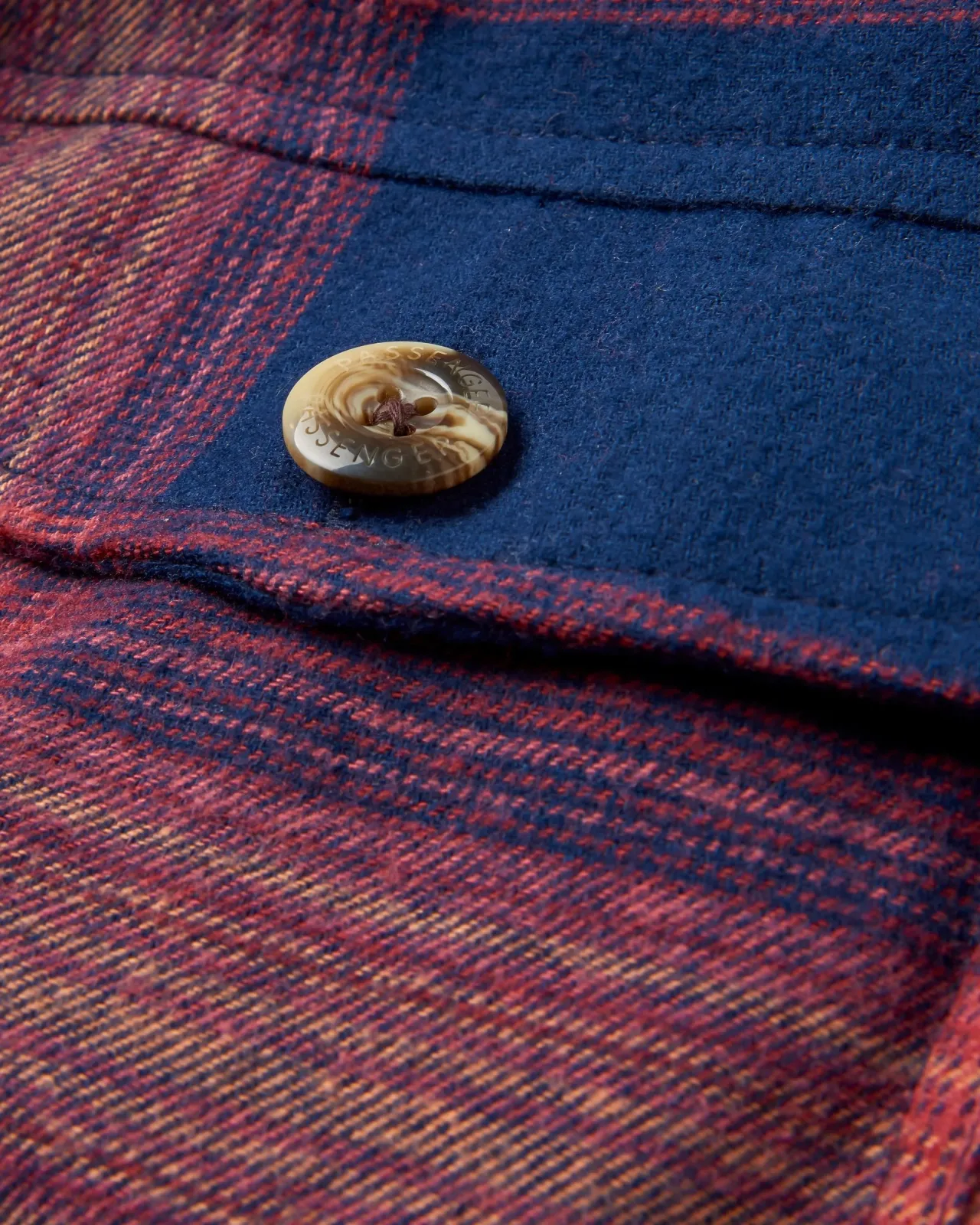 stella_biobaumwolllangarmshirt__reiches_marineblau_roter_ocker_karo_6.webp Outlet Stella Bio-Baumwoll-Langarmshirt - Reiches Marineblau/ Roter Ocker Karo Damen Hemden