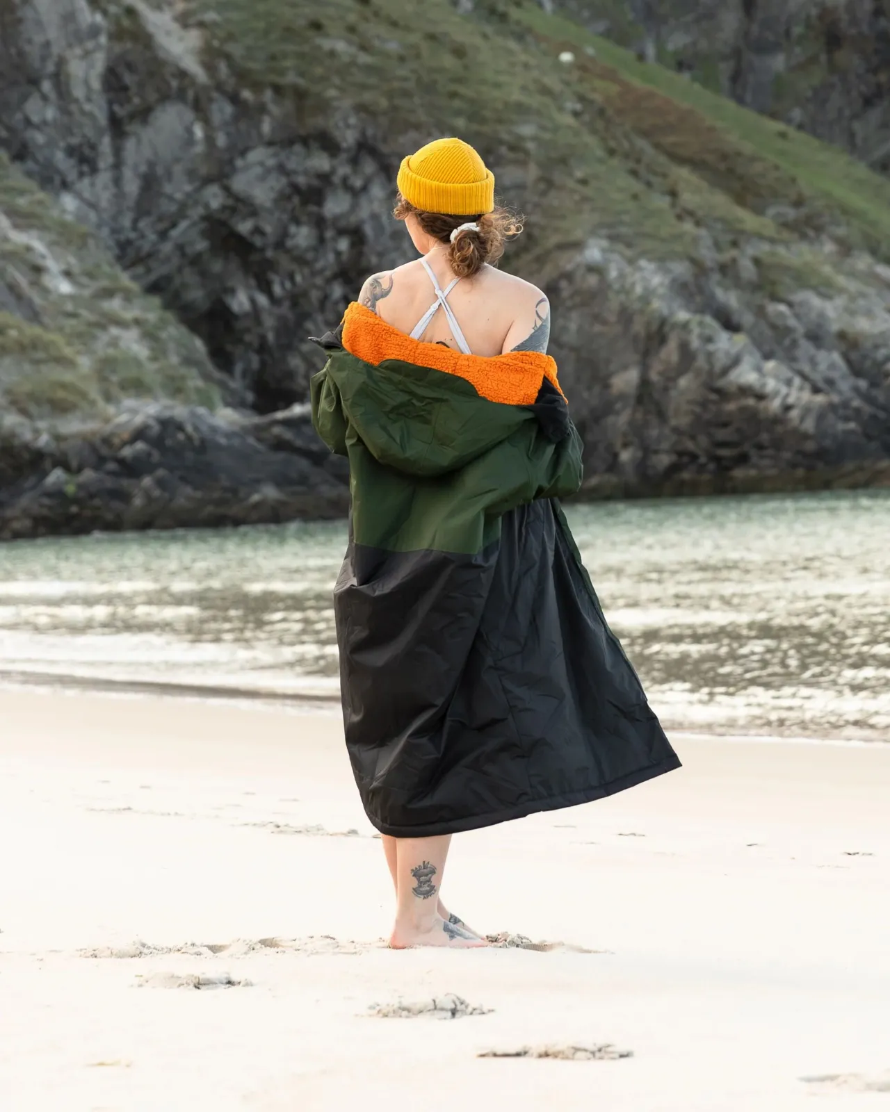 tempest_recycelter_wasserdichter_surfponcho__tannengrn_schwarz_3.webp Shop Tempest Recycelter Wasserdichter Surf-Poncho - Tannengrün/ Schwarz Surf-ponchos | Surf-ponchos