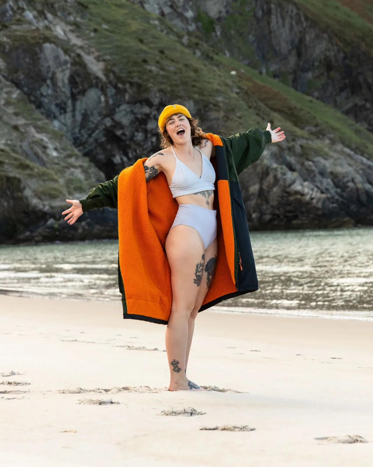 tempest_recycelter_wasserdichter_surfponcho__tannengrn_schwarz_4.webp Shop Tempest Recycelter Wasserdichter Surf-Poncho - Tannengrün/ Schwarz Surf-ponchos | Surf-ponchos