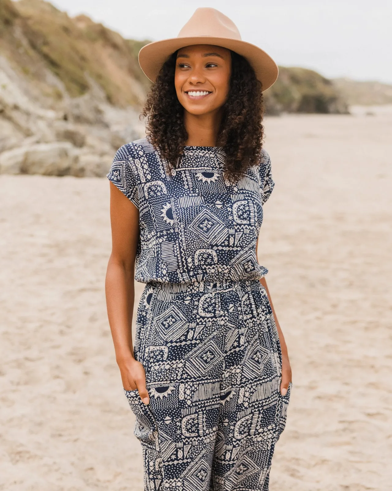 thimbleberry_jumpsuit__vintage_patchwork_marineblau_5.webp Outlet Thimbleberry Jumpsuit - Vintage Patchwork Marineblau Damen Jumpsuits & Playsuits | Latzhosen & Hosen