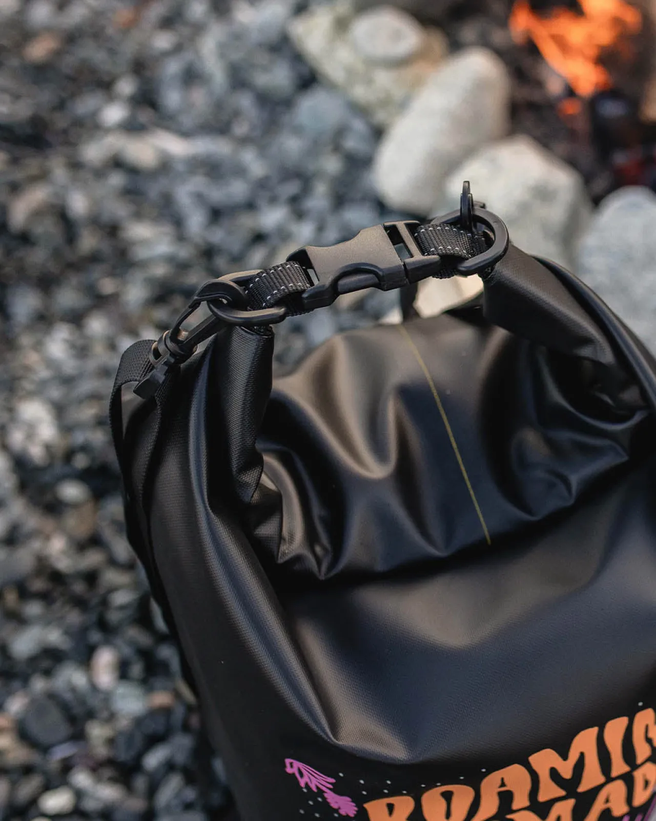 tide_l_recycelter_trockensack__roaming_nomads_2-1.webp Store Tide 30L recycelter Trockensack - Roaming Nomads Wasserdichte Taschen | Wasserdichte Taschen