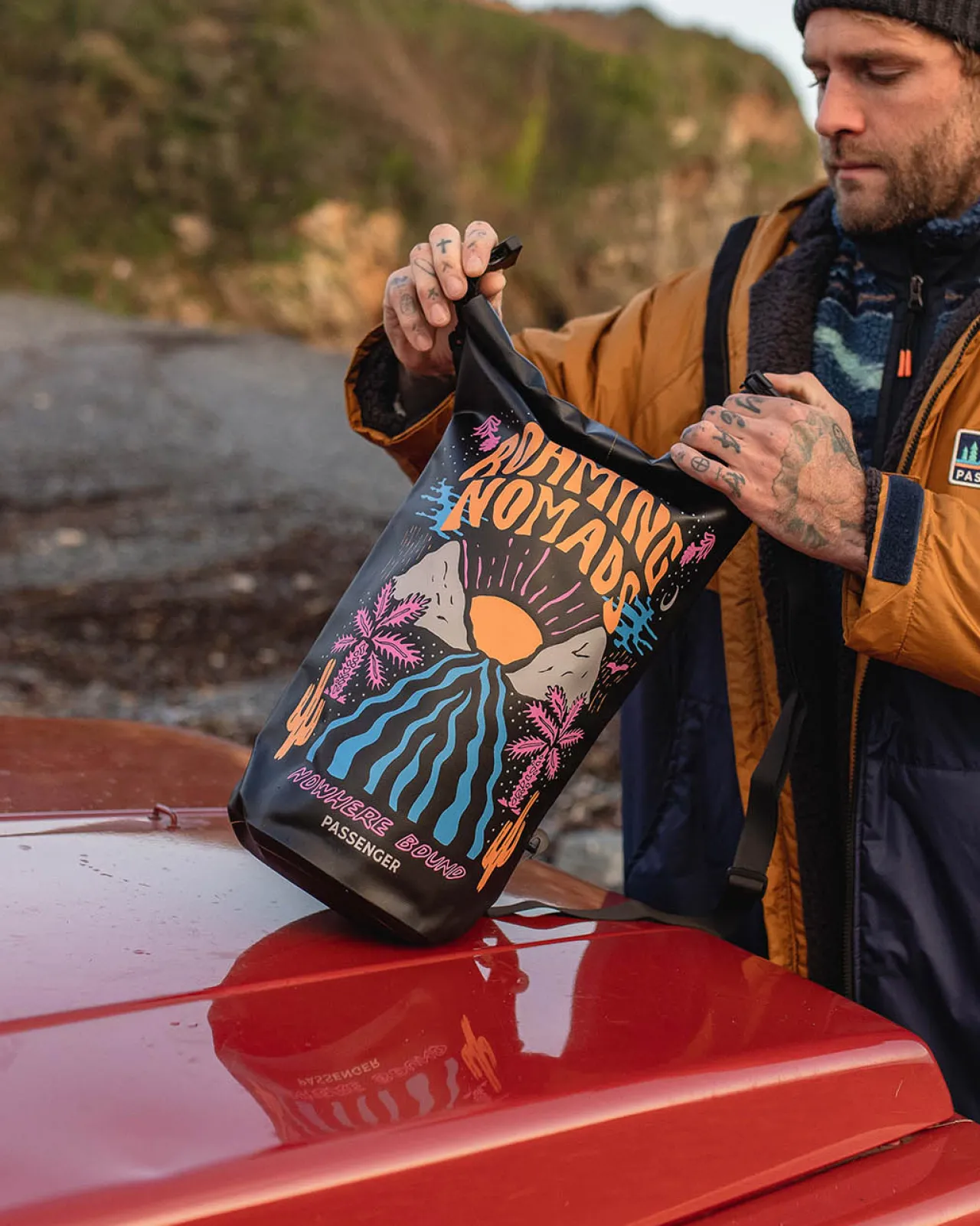 tide_l_recycelter_trockensack__roaming_nomads_2.webp Sale Tide 10L recycelter Trockensack - Roaming Nomads Wasserdichte Taschen | Wasserdichte Taschen