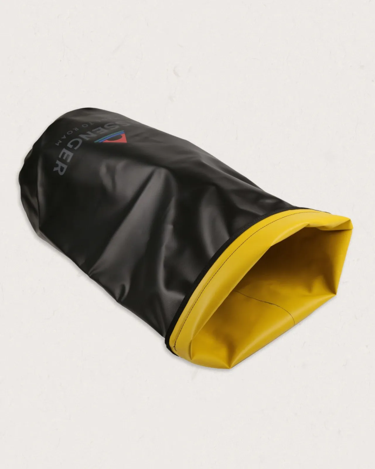 tide_l_recycelter_trockensack__schwarz_4-1.webp Outlet Tide 30L recycelter Trockensack - Wasserdichte Taschen | Wasserdichte Taschen