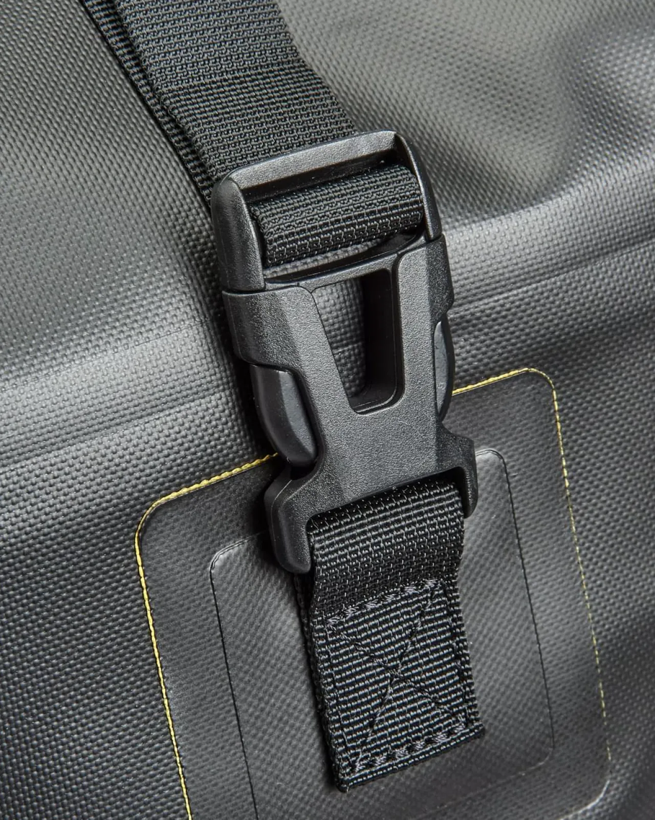 tide_rucksack_aus_recyceltem_trockensack_l___schwarz_8.webp Shop Tide Rucksack aus recyceltem Trockensack 25L - Rucksäcke | Wasserdichte Taschen