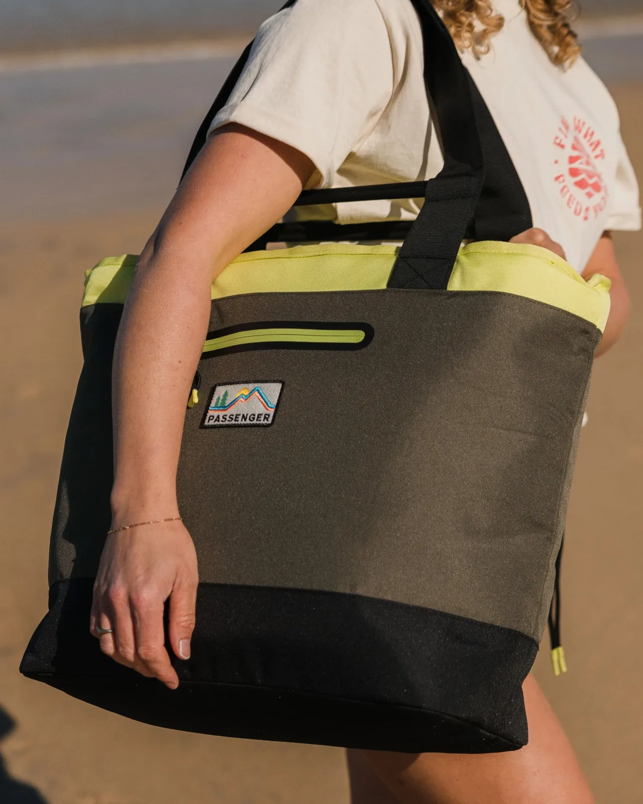 tote_recycelte_khltasche__khaki_multi_4.webp Hot Tote recycelte Kühltasche - Khaki Multi Aufbewahrung & Kühltaschen