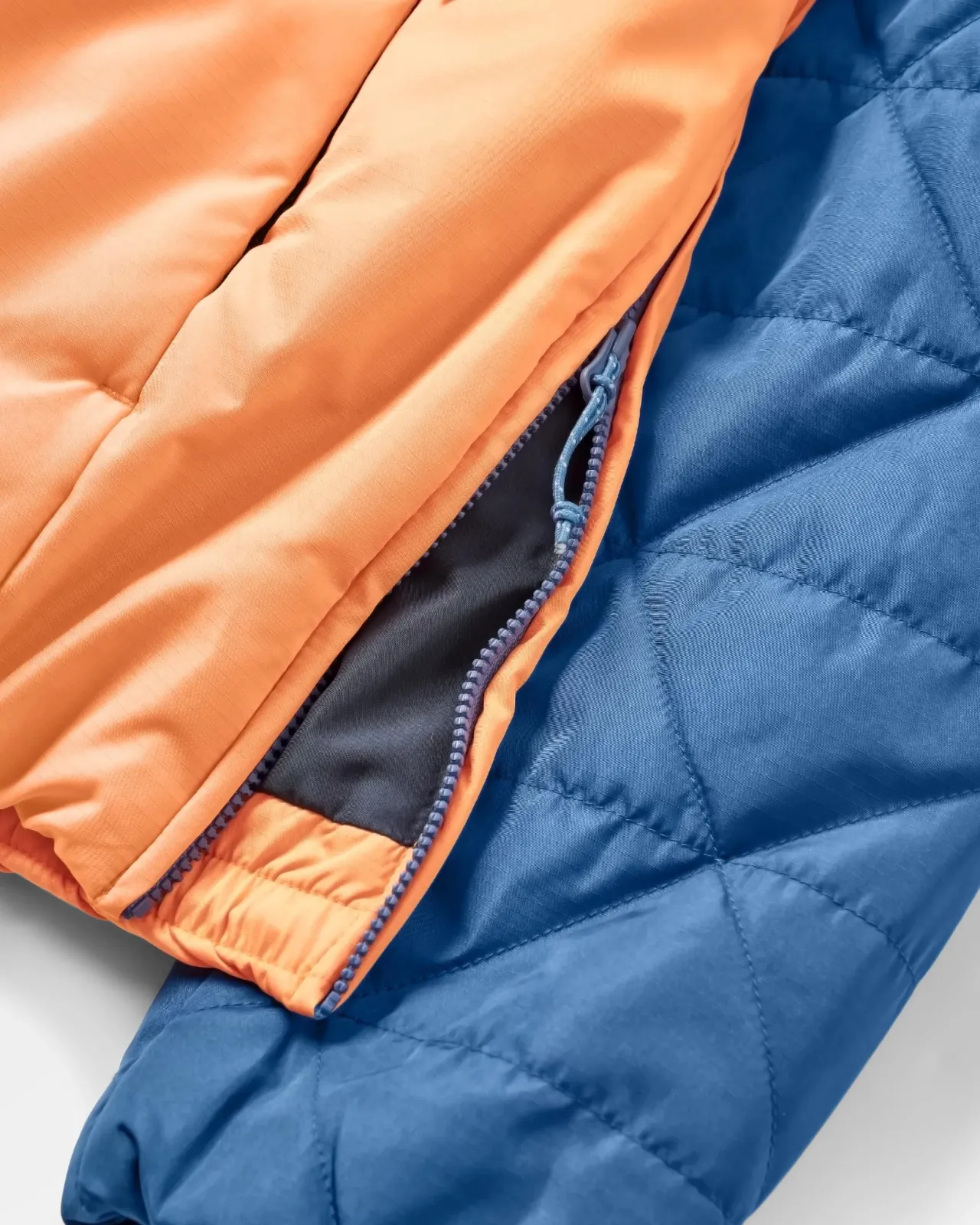 trace_recycelte_thermore_isolierte_jacke__dunkelblauaprikose_5.webp Outlet Trace Recycelte Thermore® Isolierte Jacke - Dunkelblau/Aprikose Damen Jacken