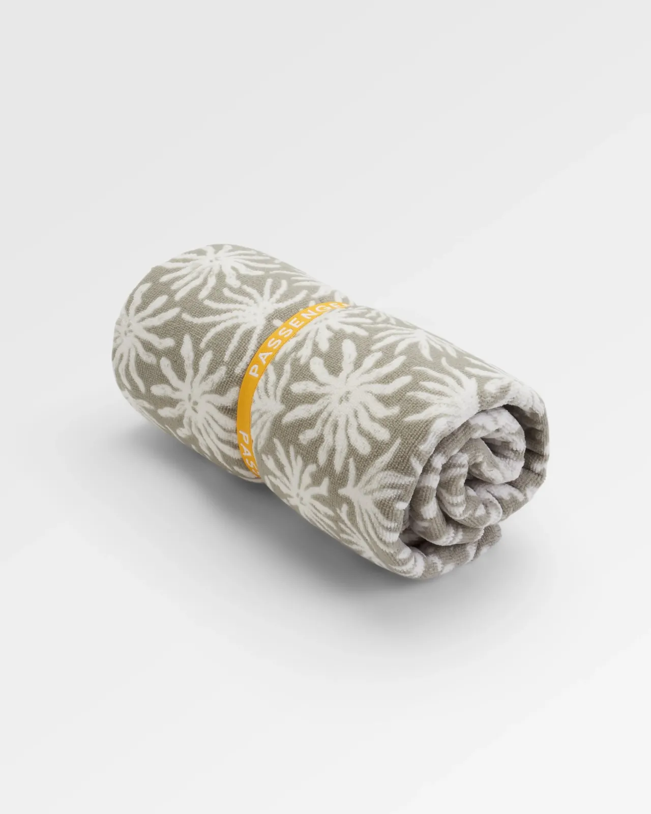 Flash Sale Travel Handtuch aus recycelter Mikrofaser - Seegras Kieselgrau Handtücher | Surfzubehör