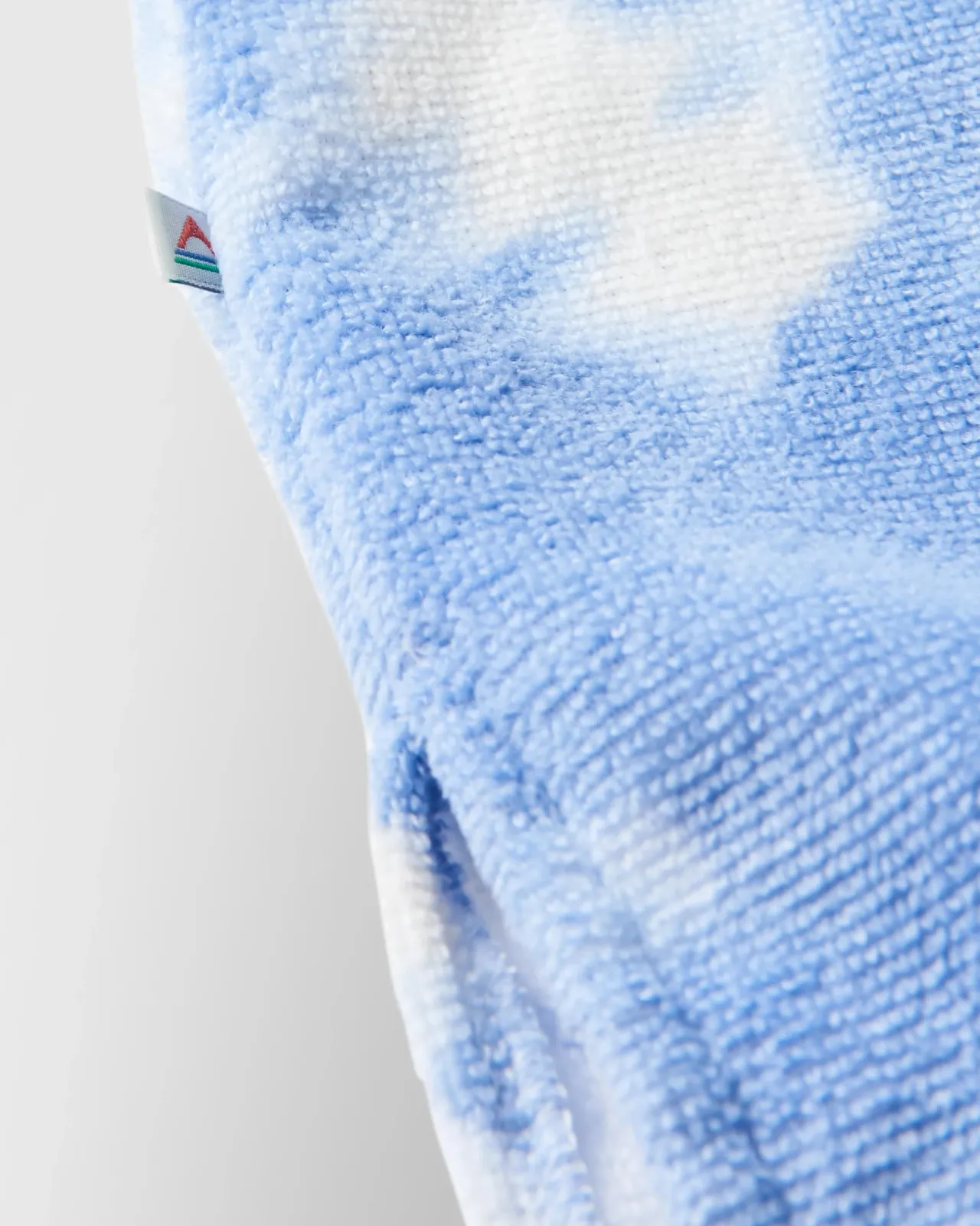 tulum_recycelter_surfponcho__tie_dye_kornblume_7.webp Sale Tulum Recycelter Surf-Poncho - Tie Dye Kornblume Handtücher | Surf-ponchos