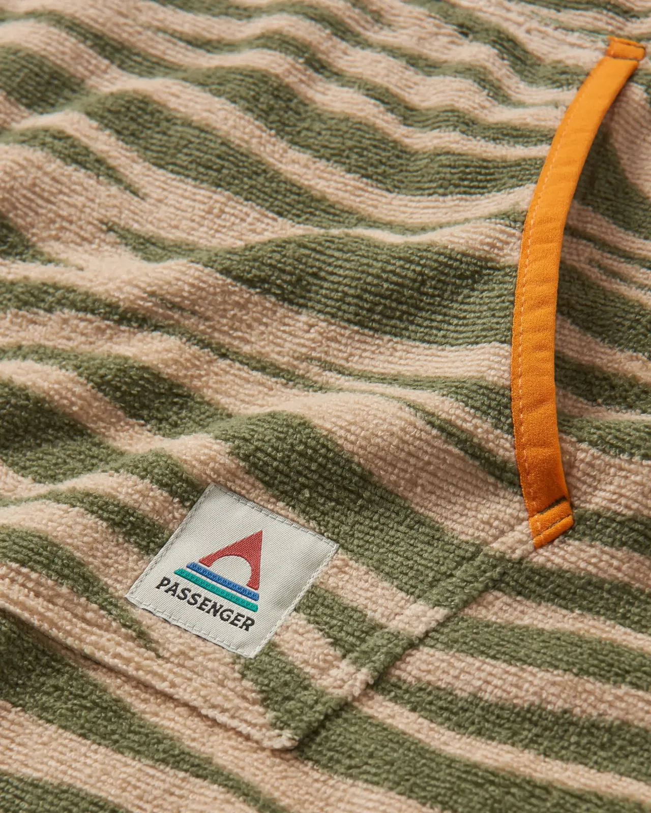 tulum_recycled_towel_surfponcho__strata_khaki_4.webp Shop Tulum Recycled Towel Surf-Poncho - Strata Khaki Handtücher | Surf-ponchos