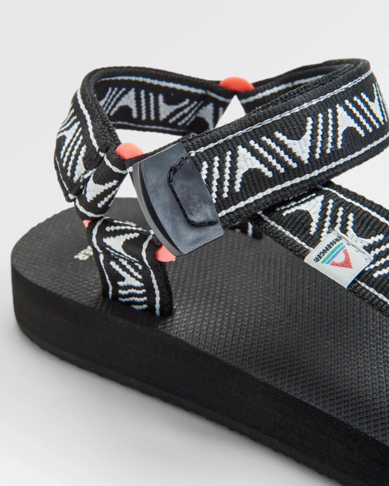 venice_sandale__pfad_monochrom_10.webp Fashion Venice Sandale - Pfad Monochrom Damen Flip Flops & Sandalen