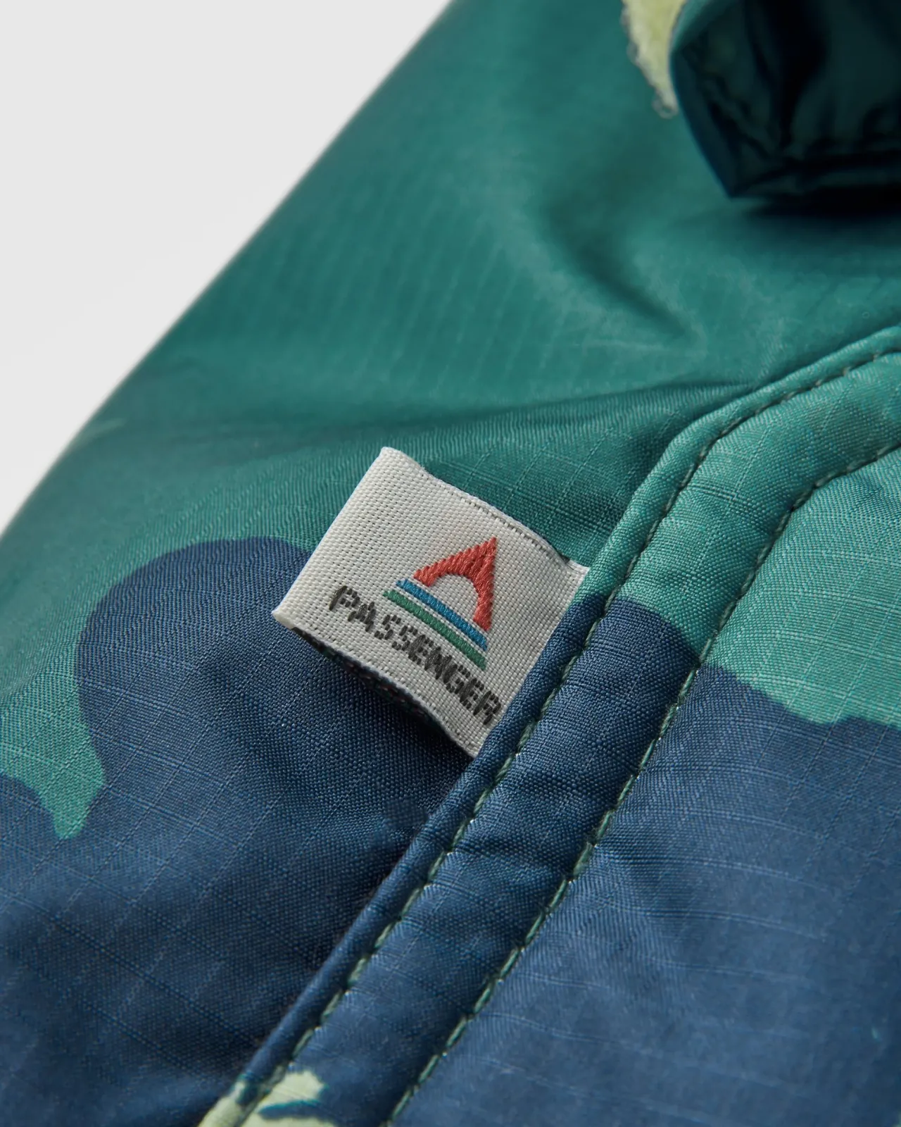 waves_recycelter_sherpa_geftterter_surfponcho__alpentarnung_regenwald_11.webp Store Waves Recycelter Sherpa Gefütterter Surf-Poncho - Alpen-Tarnung Regenwald Surf-ponchos | Surf-ponchos