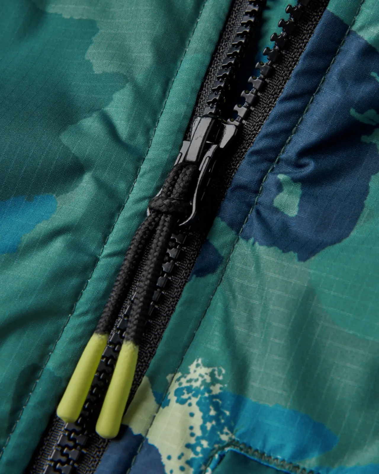 waves_recycelter_sherpa_geftterter_surfponcho__alpentarnung_regenwald_12.webp Store Waves Recycelter Sherpa Gefütterter Surf-Poncho - Alpen-Tarnung Regenwald Surf-ponchos | Surf-ponchos